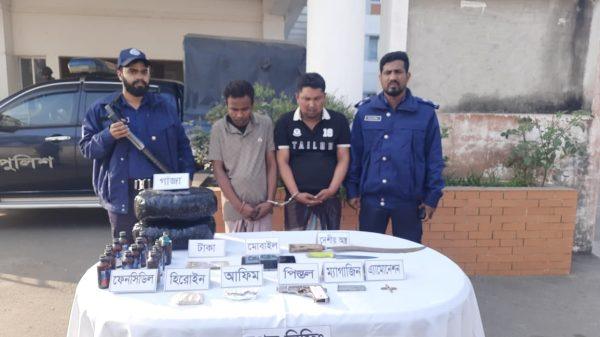 লৌহজংয়ে যৌথ বাহিনীর অভিযানে মাদক ও অস্ত্রসহ দুই সন্ত্রাসী গ্রেফ