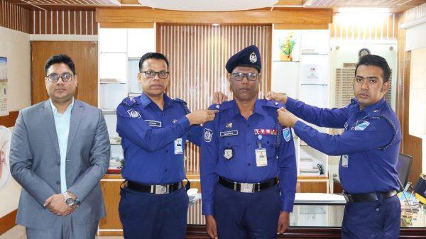 মুন্সিগঞ্জে পদোন্নতিপ্রাপ্ত পুলিশ পরিদর্শককে র‌্যাংক ব্যাজ প্রদান