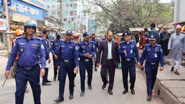 মুন্সিগঞ্জে চাঁদাবাজি ও ফুটপাত দখলদারদের বিরুদ্ধে পুলিশের সাঁড়াশি অভিযান