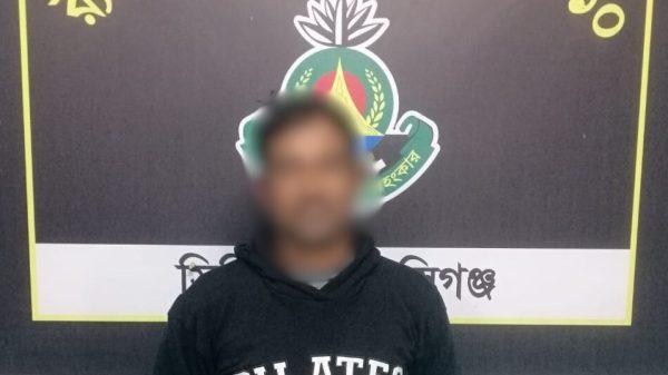 শ্রীনগর বালাশুরে আলোচিত আলমগীর হত্যা মামলার আসামি’কে গ্রেফতার করেছে র‌্যাব-১০