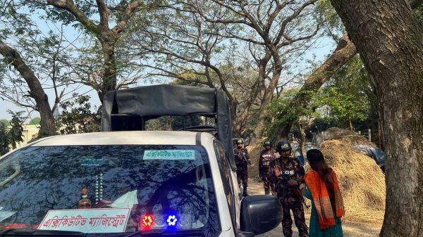 মুন্সিগঞ্জে  আইনশৃঙ্খলা রক্ষায় প্রশাসনের টহল কার্যক্রম