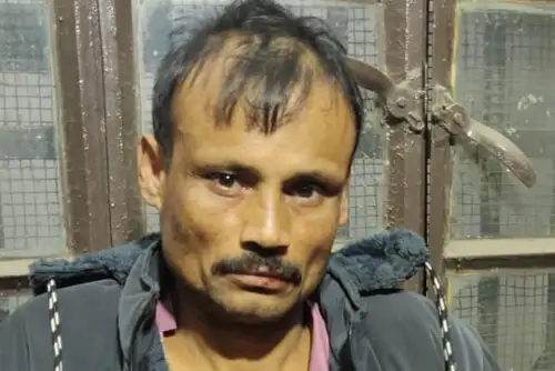মাদক ও দেশীয় অস্ত্রসহ মাদক কারবারি আটক