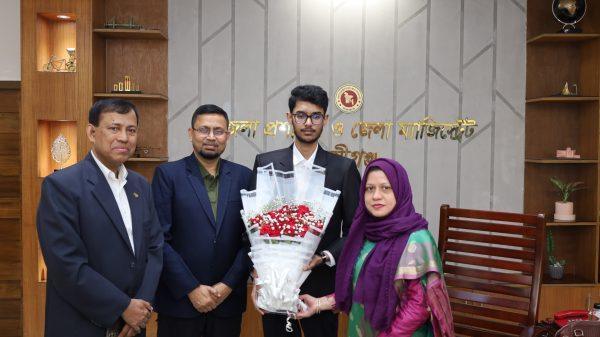 বুয়েটে সেরা হয়ে ডিসির সংবর্ধনা পেলেন আকিফ: মুন্সিগঞ্জে আনন্দের জোয়ার