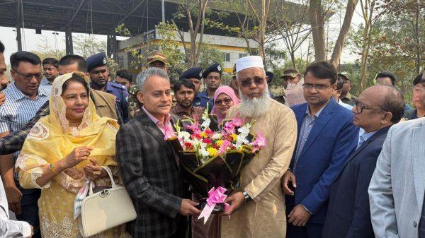সড়ক পরিবহন ও সেতু মন্ত্রীর পদ্মা সেতু এলাকা সরেজমিনে পরিদর্শন