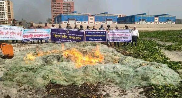 মুন্সিগঞ্জের মেঘনা নদীতে বিশেষ কম্বিং অপারেশন: দেড় লাখ বর্গমিটার অবৈধ কারেন্ট জাল জব্দ ও ধ্বংস