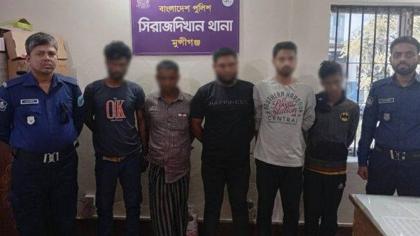 মুন্সিগঞ্জে পুলিশের অভিযানে মাদকসহ গ্রেফতার ১৪ জন