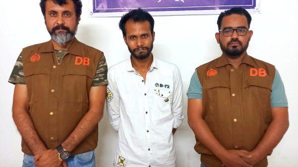 ডিবি পুলিশের অভিযানে ৪০০ পিস ইয়াবাসহ যুবক গ্রেফতার