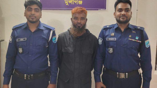 সিরাজদিখান থানা পুলিশের অভিযানে ১০০ গ্রাম গাঁজাসহ আটক ১