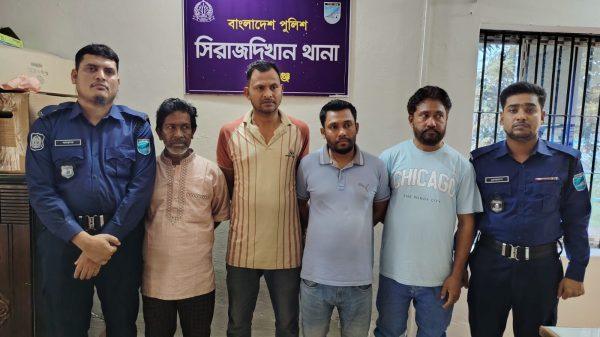 মাটি কাটার বিরুদ্ধে অভিযান, সিরাজদিখানে গ্রেফতার ৪ জন