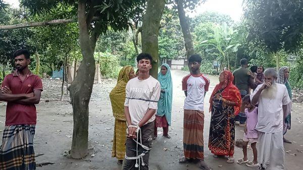 গজারিয়ায় চুরির অভিযোগে জনতার হাতে দুই যুবক আটক