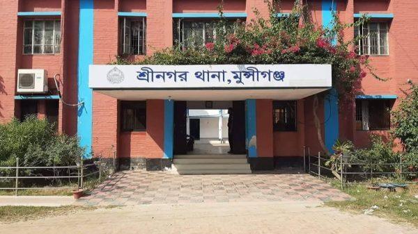 শ্রীনগরে মাদকাসক্ত দেবরের ছুরিকাঘাতে ভাবি মৃত্যুশয্যায়