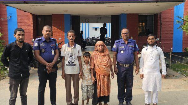 হারিয়ে যাওয়া ১০ বছরের শিশু আয়াতকে পরিবারের কাছে ফিরিয়ে দিল শ্রীনগর থানা পুলিশ