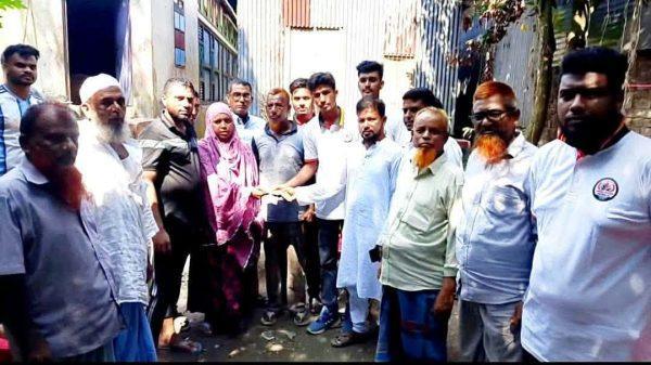 গজারিয়ায় অসুস্থ হাসানের পাশে সমাজ উন্নয়ন সংস্থা ও গ্রামবাসী