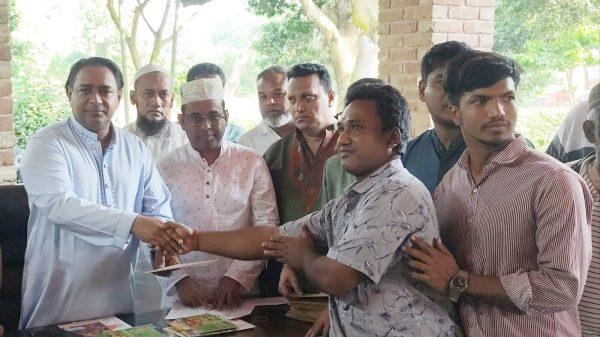 লৌহজংয়ের ৩৭ পূজামণ্ডপে আর্থিক অনুদান দিলেন তানভীর সিনহা